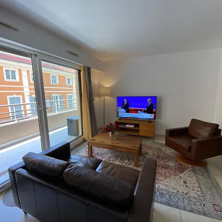Grand Palais De La Mediterranee Beach Access Apartament *